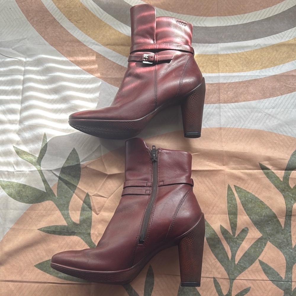 Ecco Burgundy Brown Heeled Boots